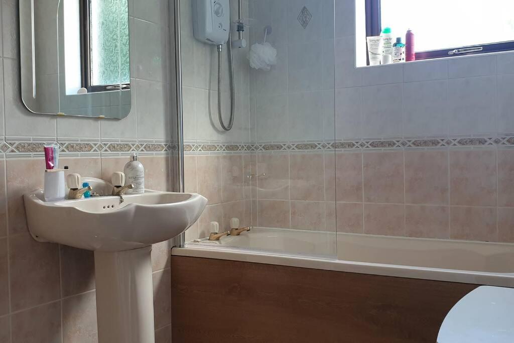 Seafront Apartment, Ground Floor, Free Parking 纽卡斯尔 外观 照片